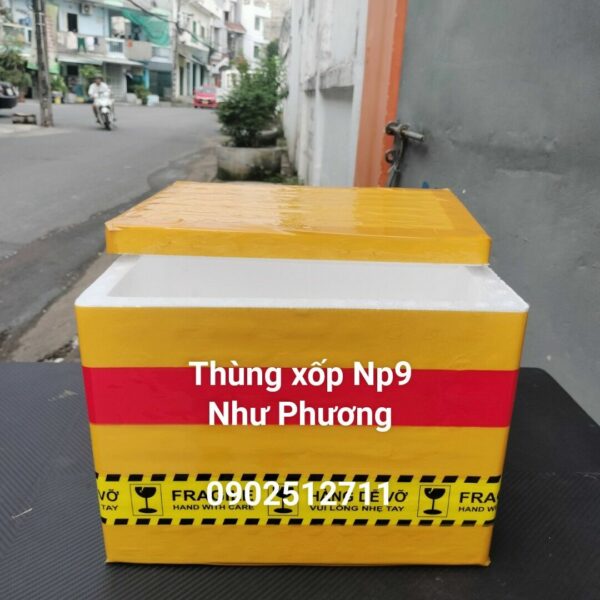 Thùng xốp NP9 dán keo vàng 31x22x24cm  